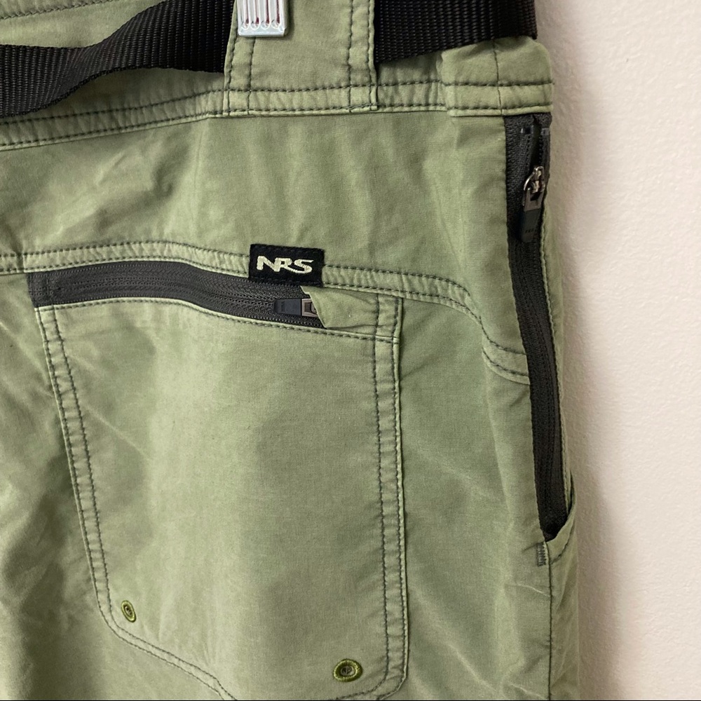 SOLD NRS Guide Wear Belted Olive Canyon Shorts Mens Size 36 - Picture 4 of 8
